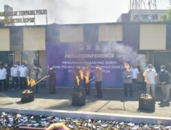 Barang bukti hasil sitaan dimusnahkan di Polres Metro Depok.(M.Yadi/indonesiadaily.net)