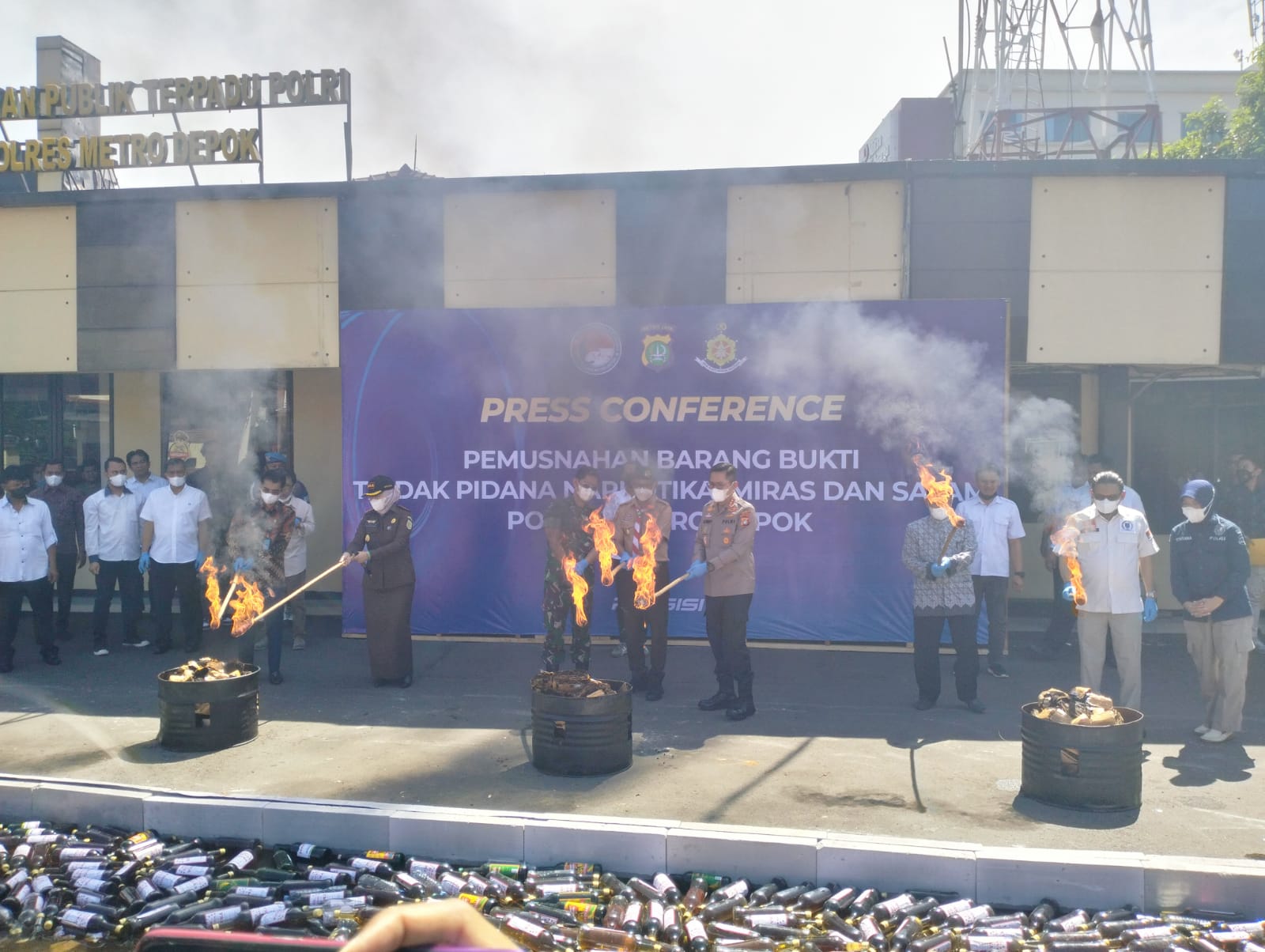 Barang bukti hasil sitaan dimusnahkan di Polres Metro Depok.(M.Yadi/indonesiadaily.net)