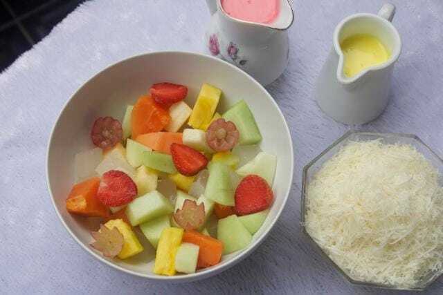 Salad Buah Cihuy dengan vla stroberi dan durian