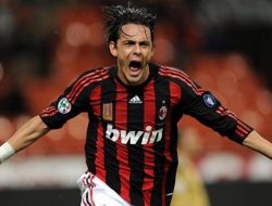 Striker Legendaris AC Milan 4