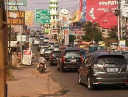Kemacetan di jalan raya sawangan.(istimewa/indonesiadaily.net)