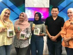 Dari sisi kanan nampak Host Bincang Bogordaily Salma Calla, bersama dengan CEO Savee Group Tick Lee dan, tiga coustomer setia Savee. (Indonesiadaily.net) Dari sisi kanan nampak Host Bincang Bogordaily Salma Calla, bersama dengan CEO Savee Group Tick Lee dan, tiga coustomer setia Savee. (Indonesiadaily.net)