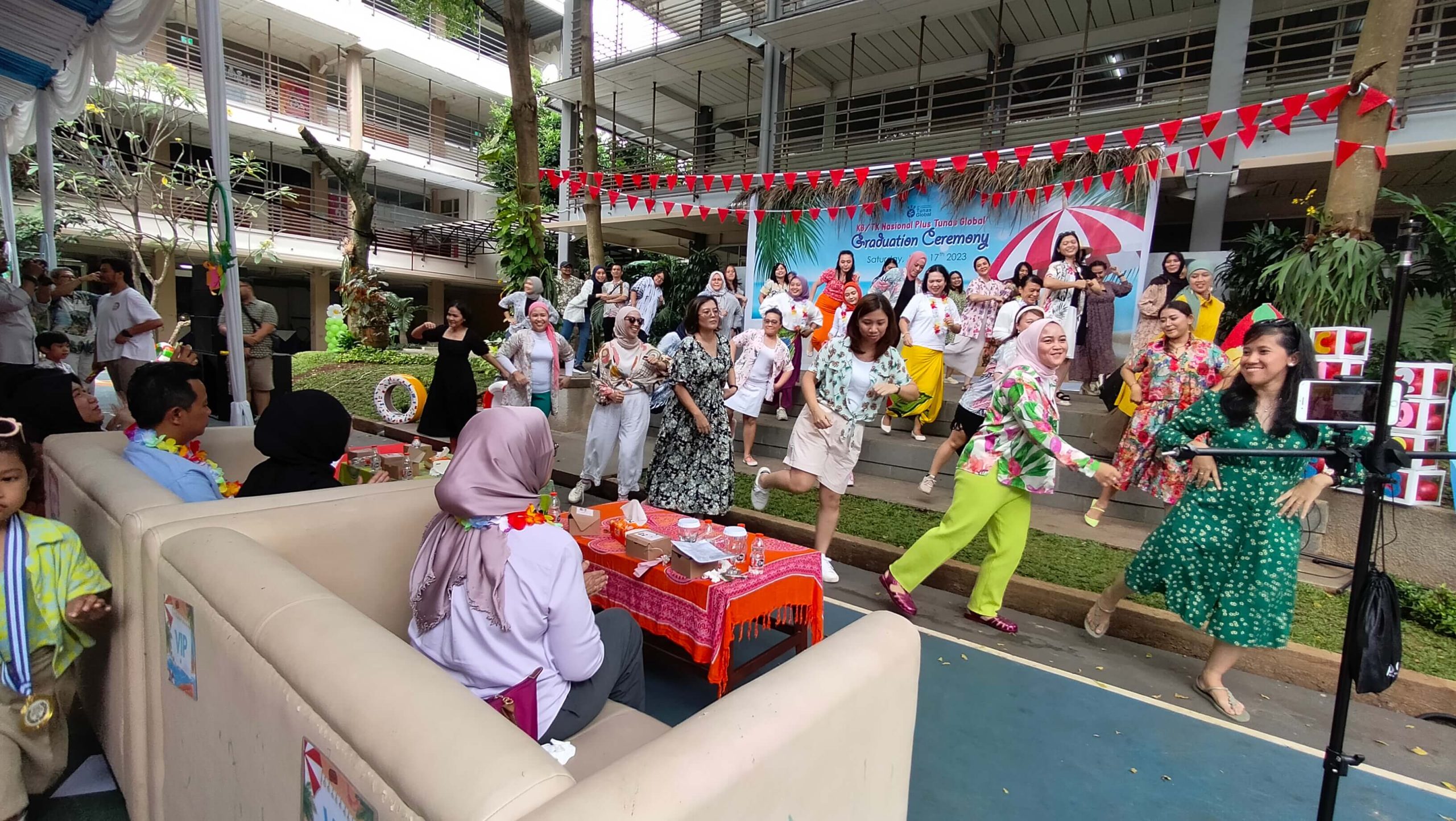 Penampilan ortu sekolah tunas global