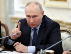 Presiden Rusia Vladimir Putin dan NATO Presiden Rusia Vladimir Putin