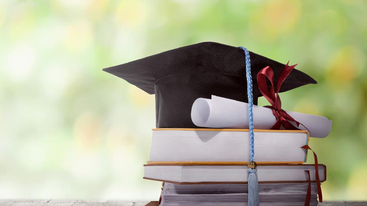 Wisuda dan DPRD Kabupaten bogor
