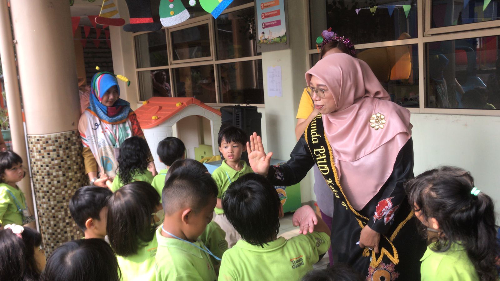 Tunas Global dan elly 2