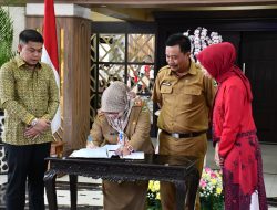 Serah terima jabatan Sekretaris DPRD Jabar di Bandung pada Senin (4/9).