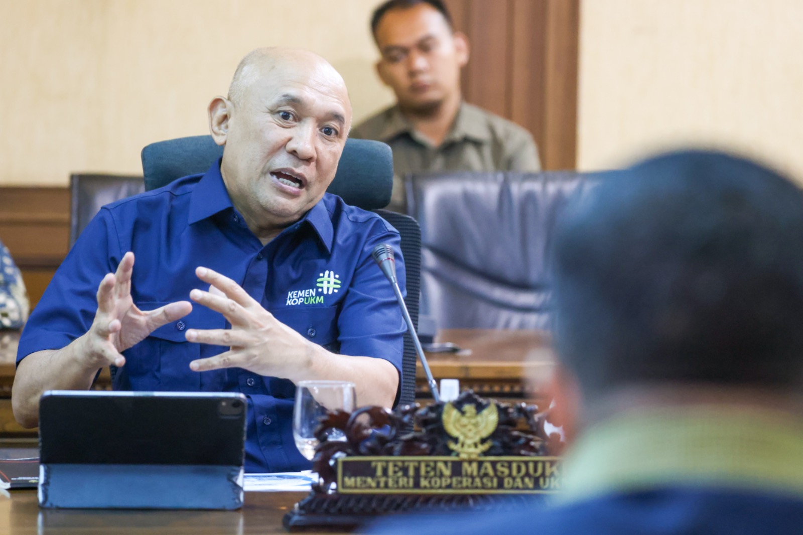 menkopukm dan asosiasi logistik