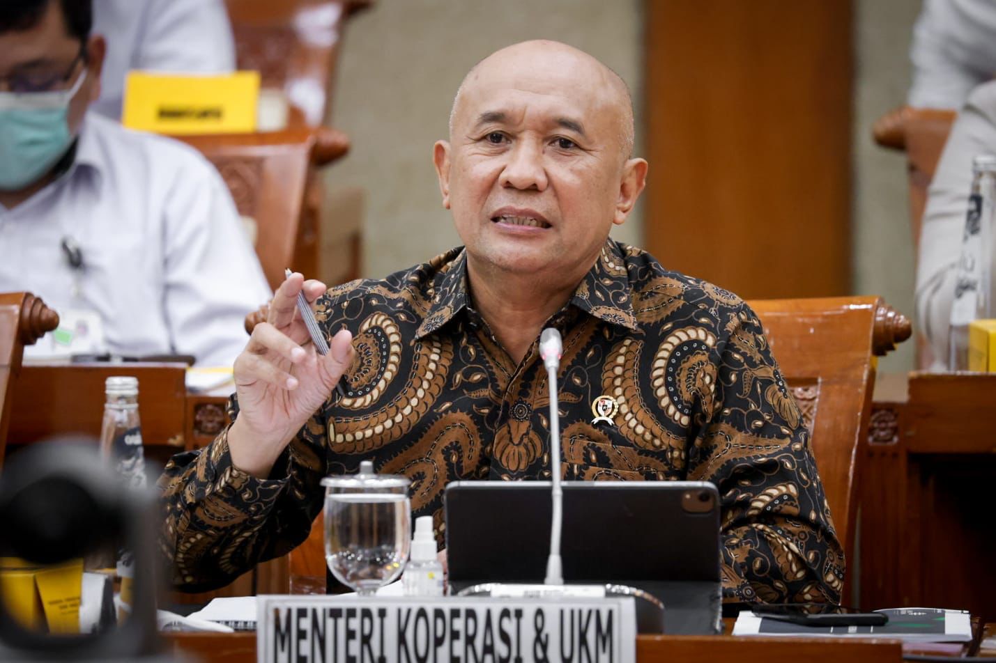 menkopukm melawan produk asing