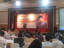 Anggota DPR RI komisi X Nuroji saat memberikan arahan workshop program guru penggerak. (M. Yadi/indonesiadaily.net)