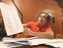 Deolipa Kuasa Hukum Warga Dusun Maam, Kabupaten Merauke, Papua Selatan, saat memberikan keterangan di kawasan Depok, Jawa Barat.