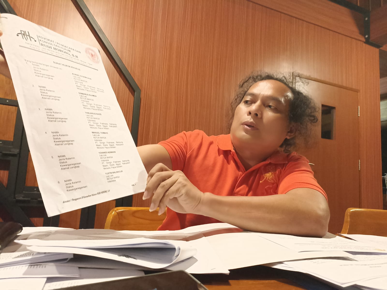 Deolipa Kuasa Hukum Warga Dusun Maam, Kabupaten Merauke, Papua Selatan, saat memberikan keterangan di kawasan Depok, Jawa Barat.