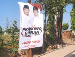 Pemasangan baliho capres Prabowo Subianto dan Cawapres Gibran Rakabuming Raka di Jawa Timur.(istimewa/indonesiadaily.net)