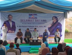 Ketua Umum Partai Demokrat Agus Harimurti Yudhoyono bersama Calon Anggota DPR RI Ingrid Kansil di Depok, Senin (4/12/2023).(M.Yadi/indonesiadaily.net)