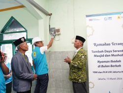 Program Ramadan Terang PLN UID Jakarta Raya memberikan bantuan tambah daya gratis kepada ratusan masjid dan mushola di Jakarta.(istimewa/indonesiadaily.net)
