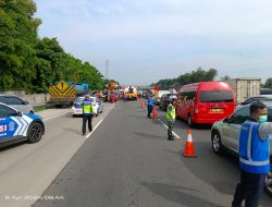 Kecelakaan terjadi di Tol Japek KM 58 tewaskan 9 orang.(istimewa/indonesiadaily.net)