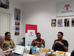 Kementerian Koperasi dan UKM (KemenKopUKM) menyaksikan penandatanganan kesepakatan damai (perdamaian) antara PT Armindo Jaya Mandiri (AJM) dengan kreditur PT Finansial Integrasi Teknologi (Pinjam Modal), sebuah anak perusahaan dari PT BFI Finance Indonesia Tbk. (Istimewa/indonesiadaily.net)