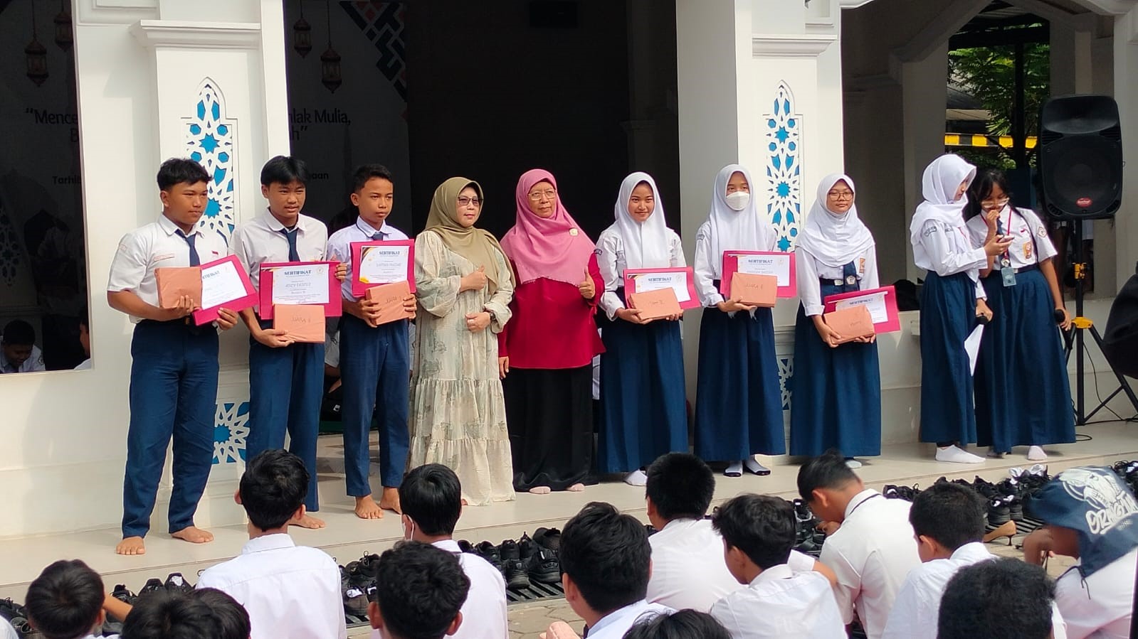 SMPN 20 Depok berbagi di ramadan 3