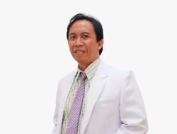 Dokter Spesialis Paru RS Murni Teguh Ciledug Sanri Pramahdi Beri Edukasi Terkait Asma ke 50 Kader Faskes