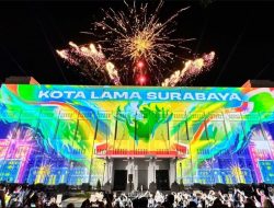 Pesta Kembang Api acara peresmian wisata kota lama di Plaza Outdoor International Building Surabaya.( Fino/Indonesiadailydaily.net)n