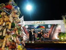 Ketua Panitia Arif Tantowi dan Kyai Muhammad Kholil Membuka Acara. (Achmad Rizal/indonesiadaily.net)