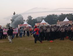Simulasi pengamanan pilkada 2024 dilakukan anggota Polres Jombang. (Prayo/indonesiadaily.net)