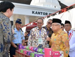 Wakil Presiden RI KH Ma'ruf Amin bersama Deputi Bidang Usaha Mikro KemenkopUKM Yulius saat membuka roadshow #kitahalalin2024”.(istimewa/indonesiadaily.net)