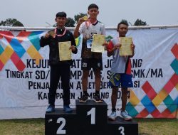M Ari Ferdisyah saat foto bersama.(Prayo/indonesiadaily.net)