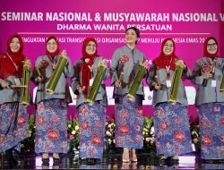 Sekjen Dharma Wanita Persatuan (DWP) Pusat mengajak masyarakat, khususnya ibu-ibu anggota Dharma Wanita, selalu membeli dan menggunakan produk lokal buatan UMKM.(istimewa/indonesiadaily.net)
