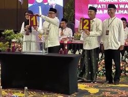 Pengundian Nomor Paslon Bupati Banyuwangi Pilkada 2024 dan penyampaian visi misi kedua paslon. (Irham/indonesiadaily.net)