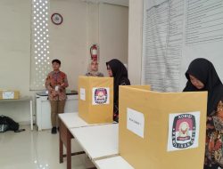 Pemilihan Ketua Organisasi Siswa Intra Sekolah ( OSIS) di SMP –SMA Bosowa Al Azhar Cilegon digelar layaknya pemilu.(istimewa/indonesiadaily.net)