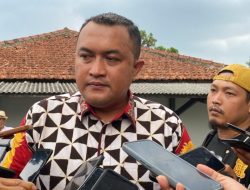 Calon Bupati Bogor Rudy Susmanto usai melaksanakan kunjungan serta bertemu dengan relawan “Bogor Istimewa” di Hotel Mars 91, Kecamatan Cisarua, Kabupaten Bogor, pada Kamis 3 Oktober 2024. (Albin/Bogordaily.net).