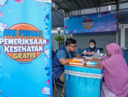 Salah satu warga mendapatkan pelayanan kesehatan gratis dari BRI Peduli.(istimewa/indonesiadaily.net)