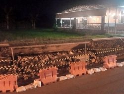 Talud underpas kalurahan Margosari ambruk akibat diterjang banjir. (Hari Sutanta/indonesiadaily.net)