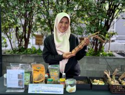 Kartini masa kini, Ema Suranta salah satu penggagas Bank Sampah Bukit Berlian di Desa Kertamulya, Padalarang, Kabupaten Bandung Barat. (Istimewa).