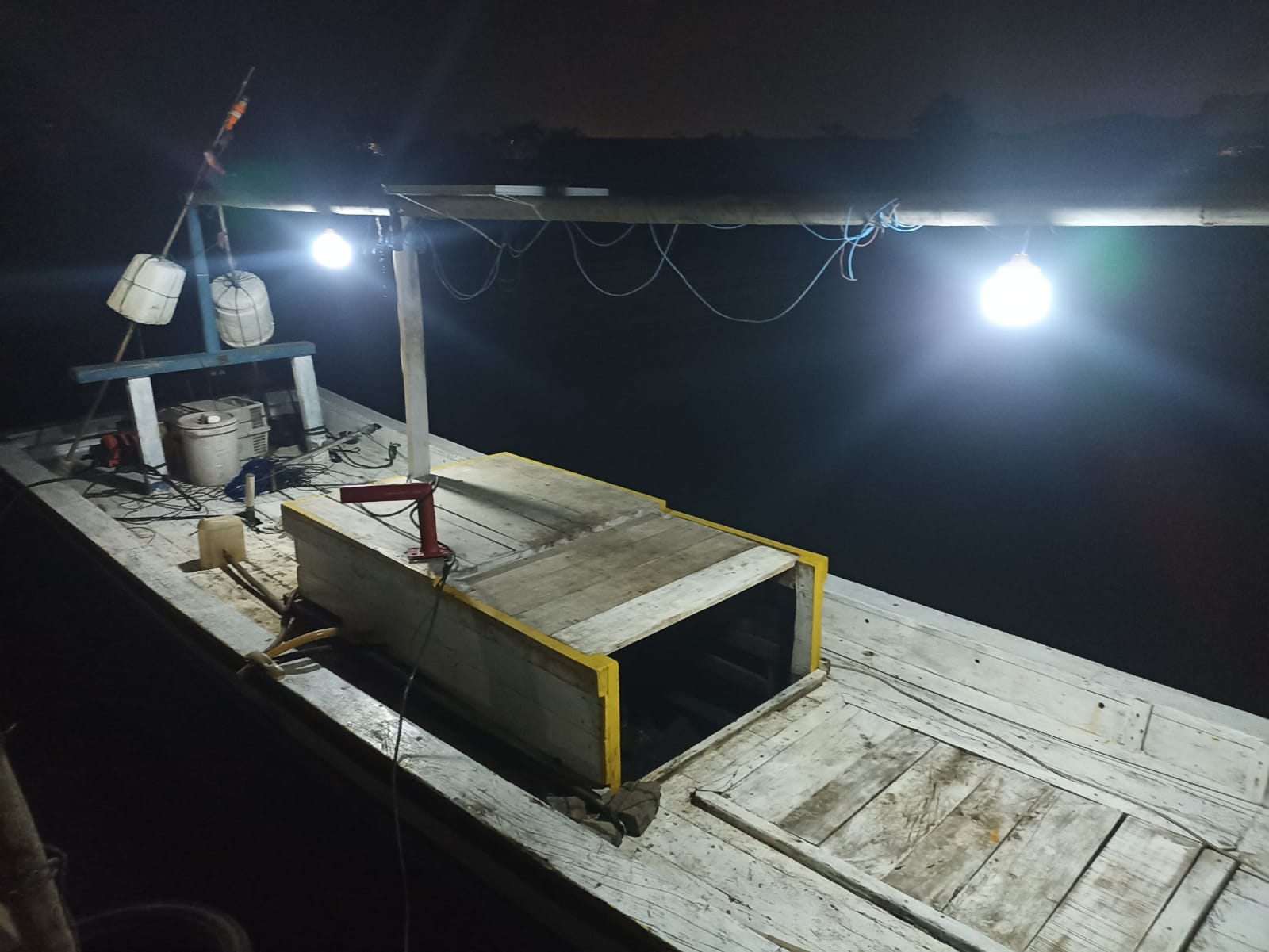 Hasil pengujian panel surya untuk lampu penerangan pada malam hari pada perahu ikan 3 gross tonnage.(istimewa/indonesiadaily.net)