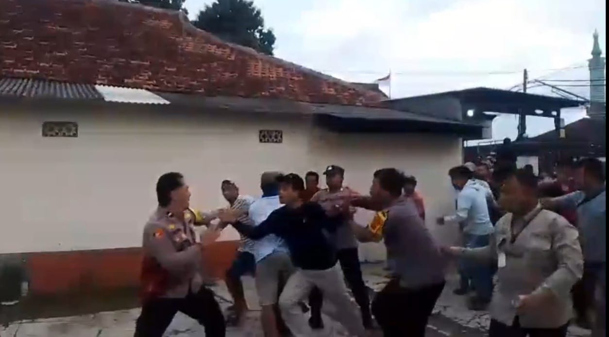 Polisi Diduga Salah Tangkap, Kantor Polsek Parungpanjang Diamuk Warga