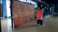 2 Hari Terendam Banjir 1 Meter, Ratusan Warga Puri Harmoni 8 Mengungsi di Masjid